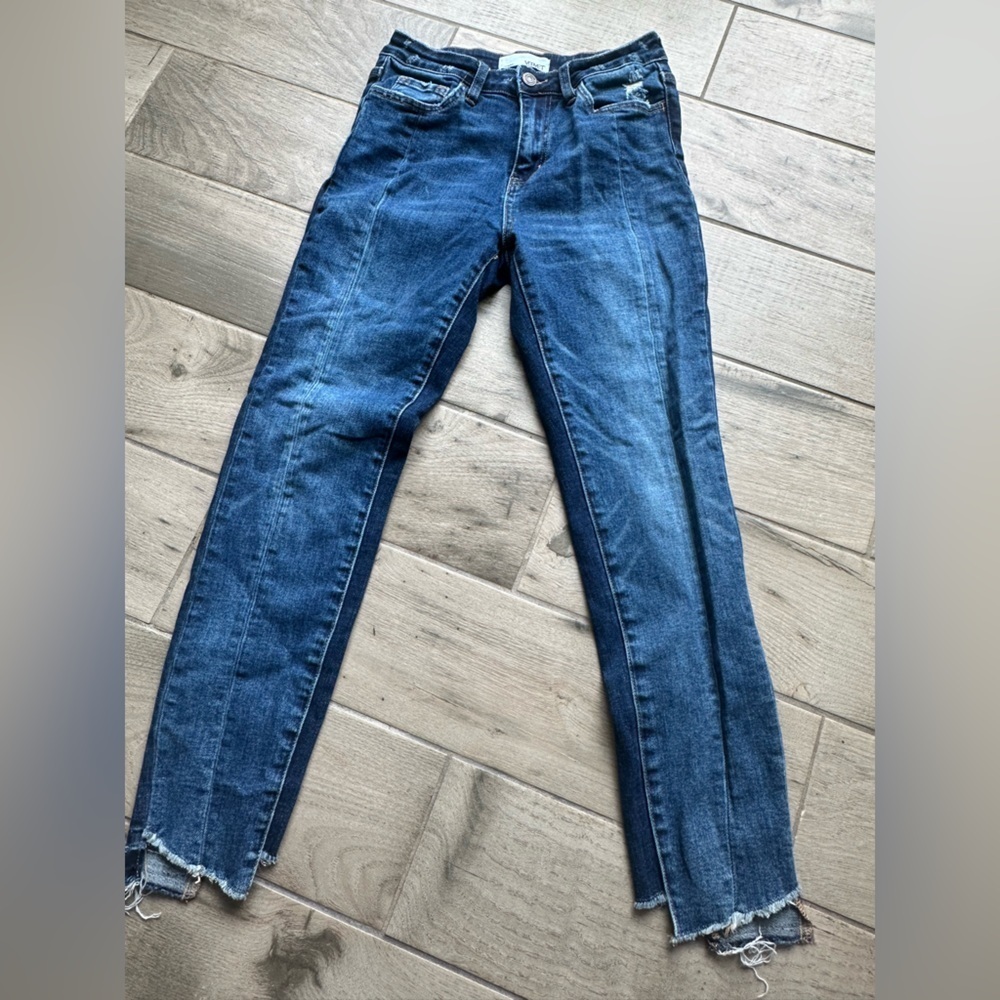 Vervet by Flying Monkey, Stylish Indigo Cropped Distressed Skinny Jeans- NWOT!